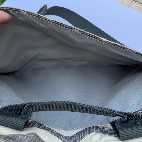 Skip Hop Dash Signature Messenger Diaper Bag Chevron Baby Toddler Kids Travel - Picture 12 of 16